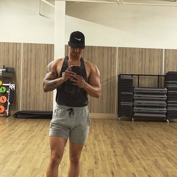 Meet your Posher, Pryce - Picture 1 of 1